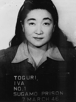 Диктор «Радио Токио» времен войны Ива Тогури в 1946 году в японской тюрьме, находившейся под контролем американских оккупационных властей после капитуляции Японии.