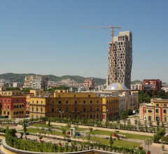 Они построили новую Албанию, картинки процветающей страны; площадь Скандербега в Тиране – что видно с «Часовой башни»